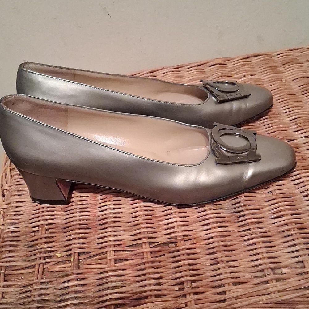 Salvatore Ferragamo Women's Metallic Gray Heels Size 7 1/2 AA - Picture 7 of 15